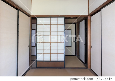 Old Japanese house (vacant house) Japanese-style room from the Showa era 31725516