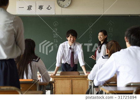 學校專員 31725894