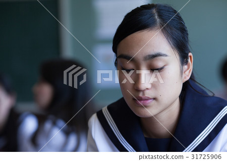 Studying school girls 31725906