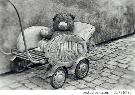 Old bear toy Old bear toy 31726783