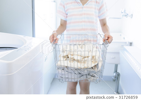 女人做洗衣生活方式 31726859