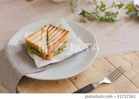 Sandwich served on plate Sandwich served on plate 31727161
