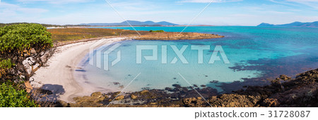 Beautiful beach on Maria Island, Tasmania Beautiful beach on Maria Island, Tasmania 31728087