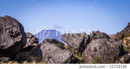 View on Ngauruhoe Volcano, Tongariro National Park View on Ngauruhoe Volcano, Tongariro National Park 31728186