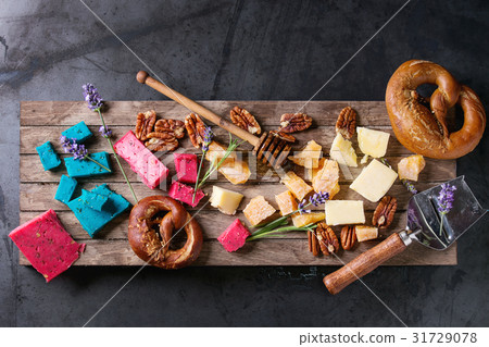 Variety of colorful holland cheese Variety of colorful holland cheese 31729078
