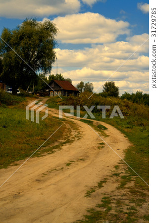 Rural road and Russian hut in summer. Rural road and Russian hut in summer. 31729785