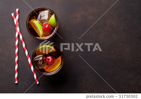 Cuba libre cocktail 31730302