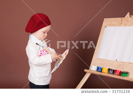 little boy artist brush and paints paints a 31731238