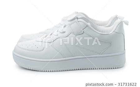Pair of white leather sport shoes 31731622
