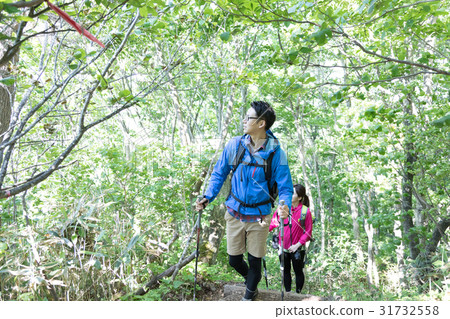 Mountaineering trekking image Mountaineering trekking image 31732558