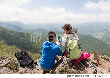 登山徒步旅行的形象 登山徒步旅行的形象 31732654
