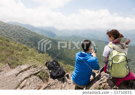 登山徒步旅行的形象 31732655