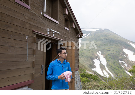 Mountaineering trekking image Mountaineering trekking image 31732752