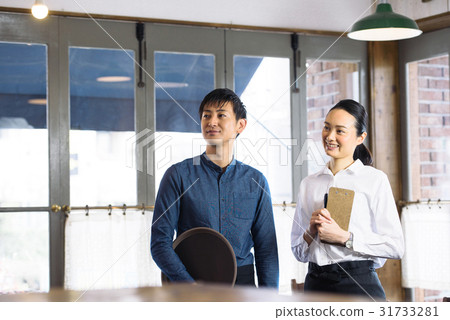 A young cafe clerk 31733281