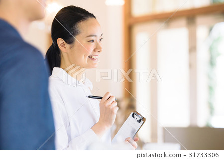 A young cafe clerk 31733306