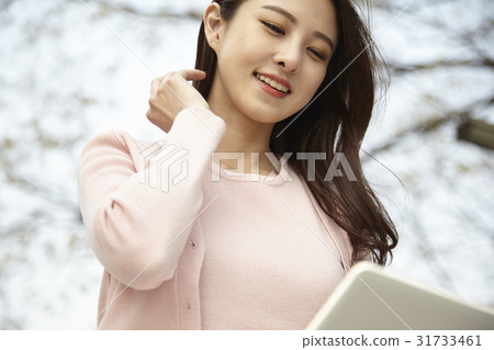 年輕的女人 年輕的女人 31733461