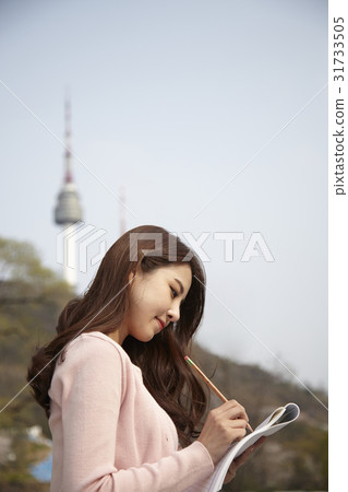 Young woman 31733505