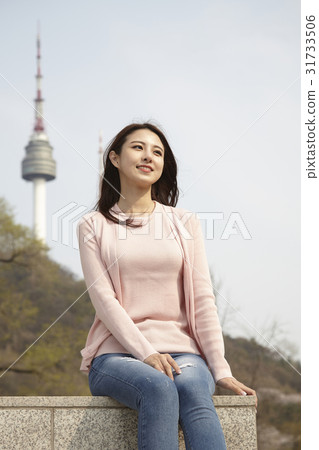 Young woman 31733506