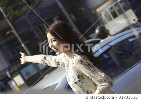 Young woman 31733510