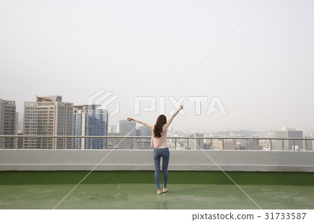 年輕的女人 年輕的女人 31733587