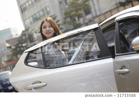 Young woman Young woman 31733588