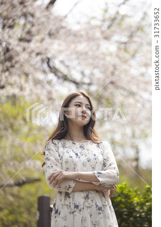 年輕的女人 31733652