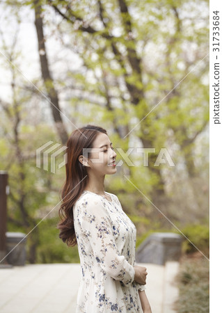 年輕的女人 31733684