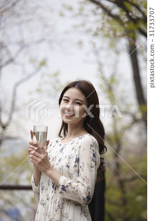 Young woman Young woman 31733707