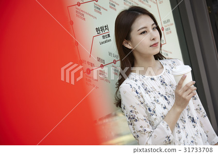 Young woman 31733708