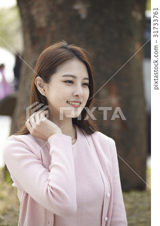 年輕的女人 31733761