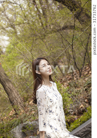 年輕的女人 31733762