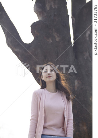 年輕的女人 31733765