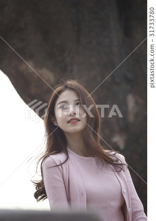 年輕的女人 年輕的女人 31733780