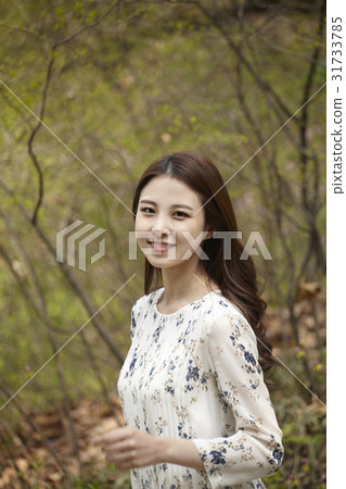 年輕的女人 31733785