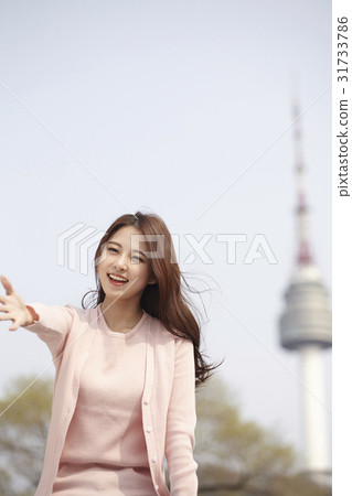 年輕的女人 31733786