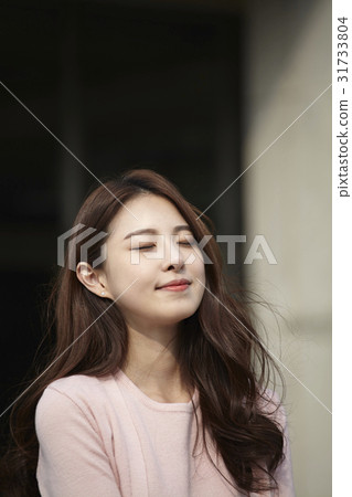 年輕的女人 31733804