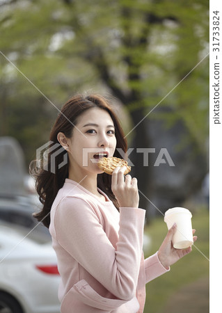 年輕的女人 31733824