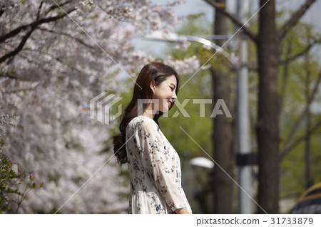 年輕的女人 31733879