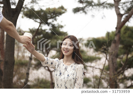 年輕的女人 年輕的女人 31733959