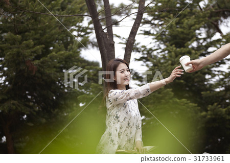 年輕的女人 年輕的女人 31733961