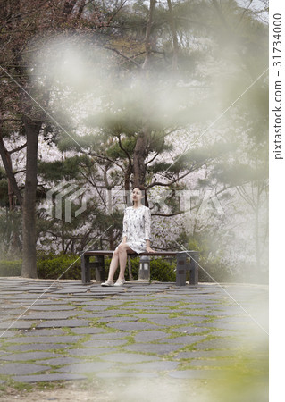 年輕的女人 31734000