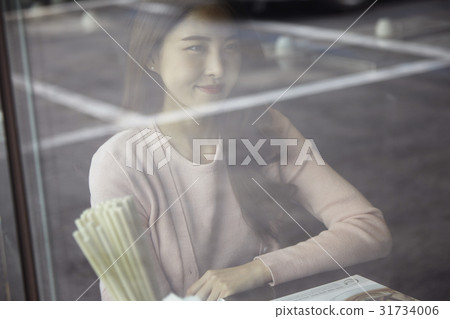 年輕的女人 31734006