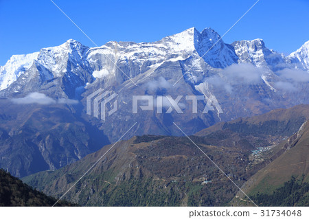 mountain landscape on the way to everest base camp mountain landscape on the way to everest base camp 31734048