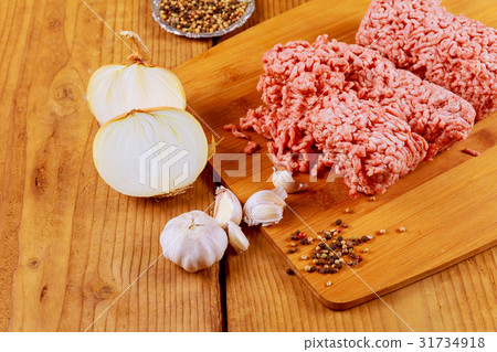 Minced beef meat with basil leaves ready cooking Minced beef meat with basil leaves ready cooking 31734918