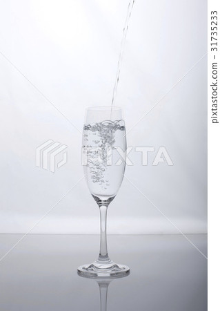 Water, champagne glasses 31735233