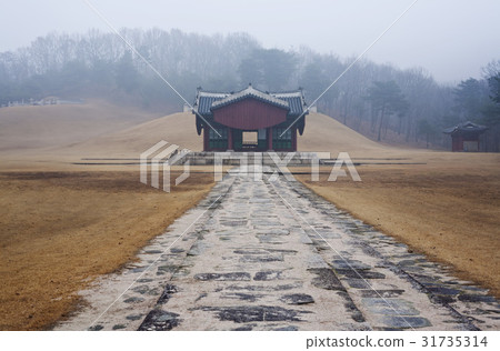 京畿道高陽市Seoryeongneung（歷史遺址198號）Myeongryeong 31735314