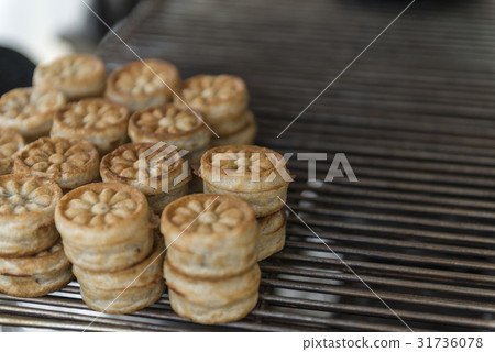 Chinese bun 31736078