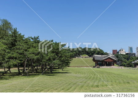 Jeongneung Jungjaekgung, Jeongneung, Jeongryeongneung (Historic site No.199), Samdong, Gangnam-gu, Seoul Jeongneung Jungjaekgung, Jeongneung, Jeongryeongneung (Historic site No.199), Samdong, Gangnam-gu, Seoul 31736156