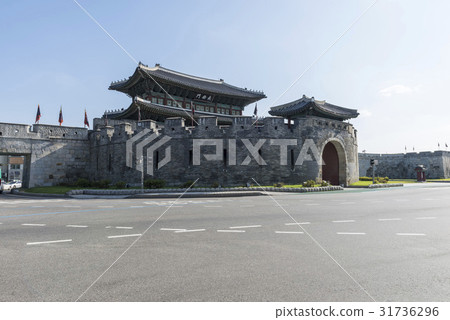 Chang An Mun, Suwon Hwaseong Fortress (Historic Site No.3), Suwon, Gyeonggi-do Chang An Mun, Suwon Hwaseong Fortress (Historic Site No.3), Suwon, Gyeonggi-do 31736296