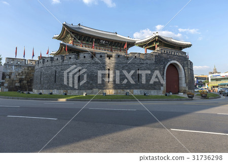 Suwon Paldalmun (Treasure No. 402), Suwon Hwaseong Fortress (Historic Site No. 3), Suwon, Gyeonggi-do Suwon Paldalmun (Treasure No. 402), Suwon Hwaseong Fortress (Historic Site No. 3), Suwon, Gyeonggi-do 31736298